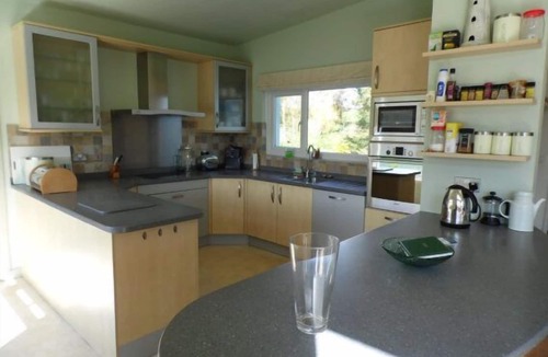 St Brides House | Secluded beachside 4 bed house, family & dog friendly, stunning creek views