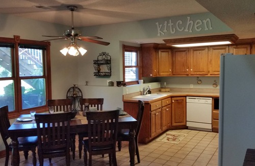 Harrisonville Bed & Breakfast | SECLUDED, INVITING 2 BEDROOM no stairs, no cleaning fee