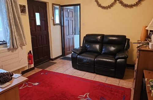Pontypool Apartment | Self contained 1 bedroomed garden flat