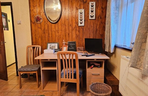 Pontypool Apartment | Self contained 1 bedroomed garden flat