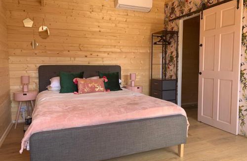 Whitstable Apartment | Self contained, Secret Garden Bunker in Whitstable