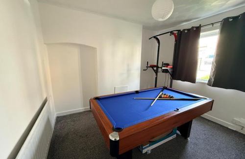 Gabalfa Apartment | Semi Detached with Hot Tub - Pool Table - Large Garden