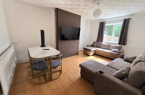 Gabalfa Apartment | Semi Detached with Hot Tub - Pool Table - Large Garden