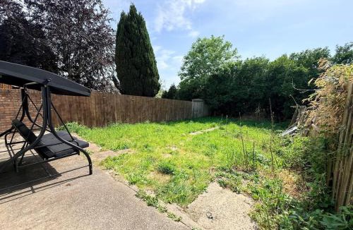 Gabalfa Apartment | Semi Detached with Hot Tub - Pool Table - Large Garden
