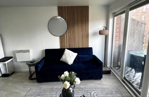 Clayton Apartment | Serene 2-Bed Flat with Canal Views - Coop Live & Ethiad