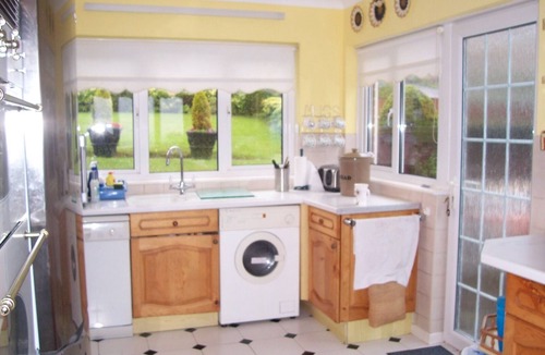 Baglan Bed & Breakfast | Sha's Pad, Room 4, SINGLE BED - shared shower room with 1 other person.