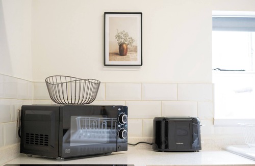 City Centre Apartment | Shakespeare's Nest - central Stratford -upon - Avon - sleeps 4
