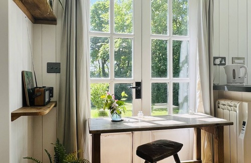 Sageston Cabin | Shepherd’s Hut, stylish, romantic, great location. Pembrokeshire National Park.