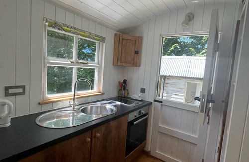Sageston Cabin | Shepherd’s Hut, stylish, romantic, great location. Pembrokeshire National Park.