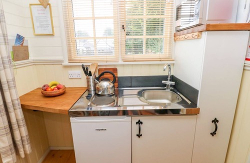 Milford Haven House | Shepherds Hut - The Hurdle, Rosemarket
