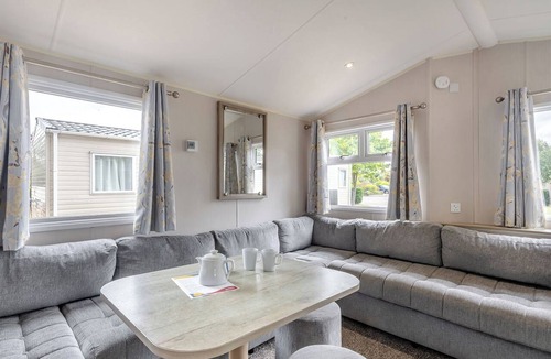 Clacton-on-Sea House | Silver Caravan with parking
