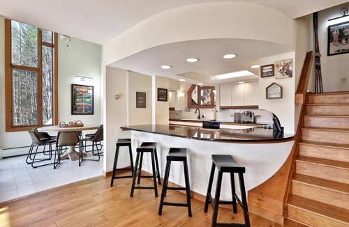 Pittsfield Ski Chalet | Silver Spring Mountain House 15 minutes to Killington and private access to VAST