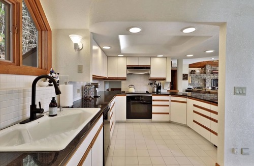 Pittsfield Ski Chalet | Silver Spring Mountain House 15 minutes to Killington and private access to VAST