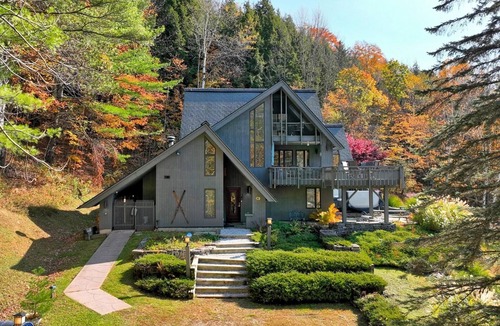 Pittsfield Ski Chalet | Silver Spring Mountain House 15 minutes to Killington and private access to VAST