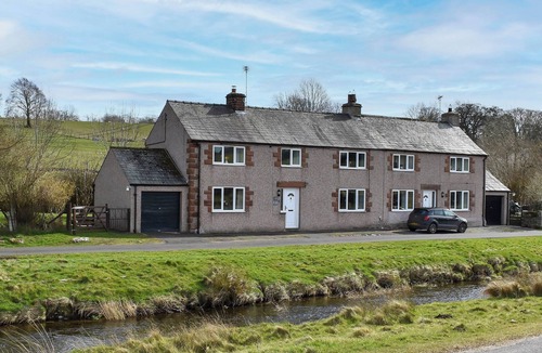 Maulds Meaburn Cottage | Situated in a peaceful location and ideal for a groups of couples or families.