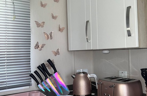 Isle of Grain House | Skye Breaks Boutique Holiday Home Stay By The Coast
