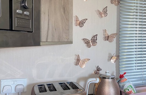 Isle of Grain House | Skye Breaks Boutique Holiday Home Stay By The Coast