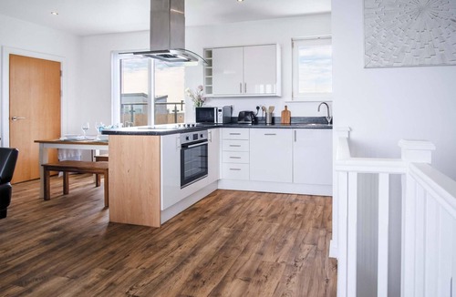 Llanelli Apartment | Skyline Duplex Penthouse - 3 Bedroom - Llanelli