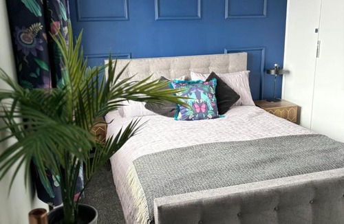 Edgbaston Apartment | Skyline Loft - Modern Private King Room with Ensuite