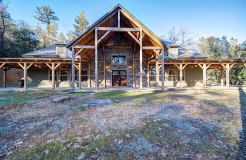 O'Brien House | Sleeps 24, The Gathering Place at Shasta Lake
