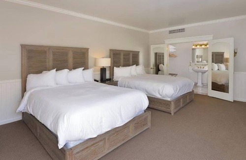 Santa Rosa Hotel | Sophisticated Double Queen Accommodations Near Sonoma Wineries + Coastline