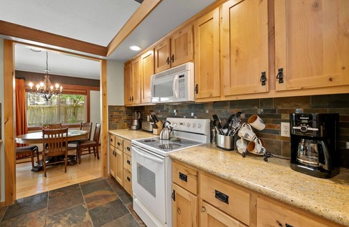 Graeagle Apartment | Sophisticated Remodel, Single Level, Fenced Yard