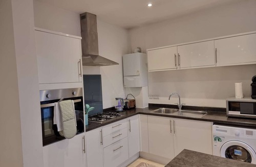 Reading Apartment | Spacious 2 Bedroom Duplex