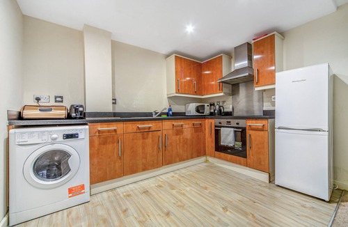 Bordesley Apartment | Spacious 2-Bedroom Flat in Birmingham – Long-Term Stays Welcome