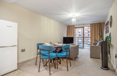 Bordesley Apartment | Spacious 2-Bedroom Flat in Birmingham – Long-Term Stays Welcome