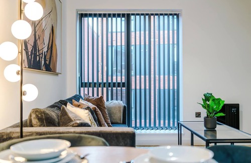 Birmingham City Centre House | Spacious 2BR Apartment, Walk to City Centre