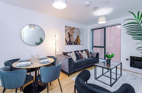 Birmingham City Centre House | Spacious 2BR Apartment, Walk to City Centre