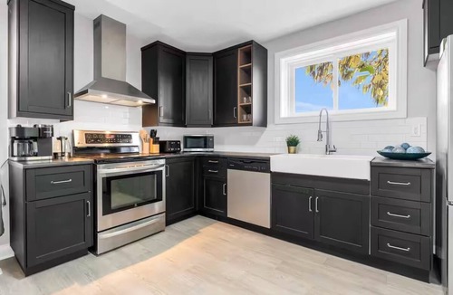 Thorold House | Spacious 3BDs - Close to Wineries, Brock & Falls!