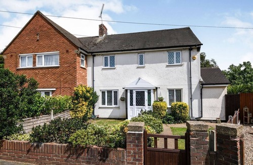 Aveley House | Spacious 3bed property with parking & large garden