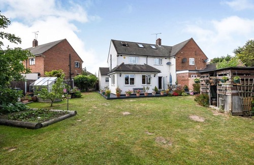 Aveley House | Spacious 3bed property with parking & large garden