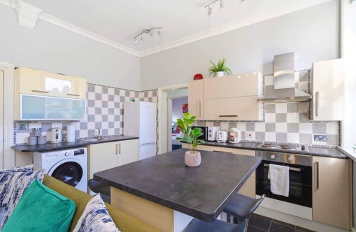 Birmingham Apartment | Spacious 3BR Stay w/Parking in Southside