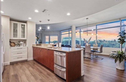 South Eola Apartment | Spacious 4 bd/2bath 2100 sq ft Downtown Condo