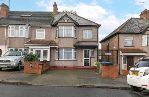 Dollis Hill House | Spacious 4-bed home in a prime location near Wembley stadium