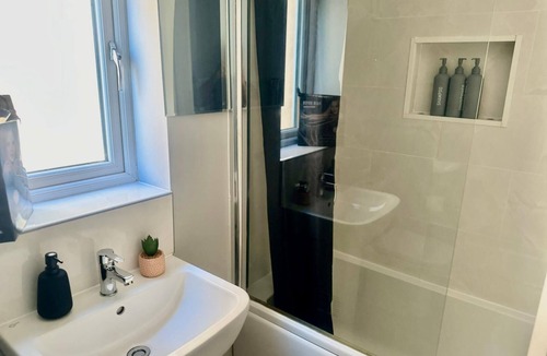 Wolverhampton Hotel | Spacious 4-Bed in Vibrant Community with Family Park & Garden Oasis!