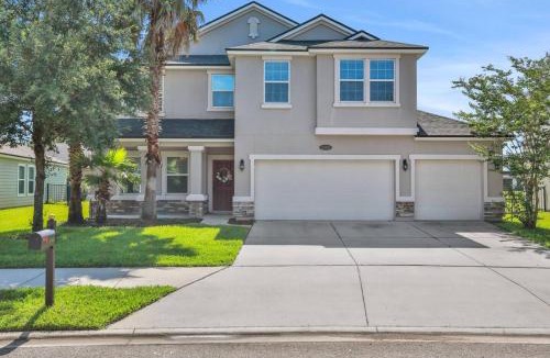Northside House | Spacious 4bed and baths Villa Near JAX Airport Beaches and Restaurants