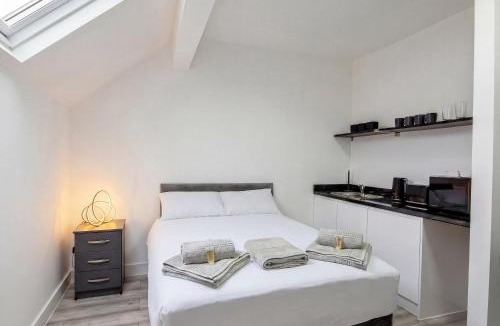 Cheetham Hill House | Spacious 5BR House Near Manchester City Centre