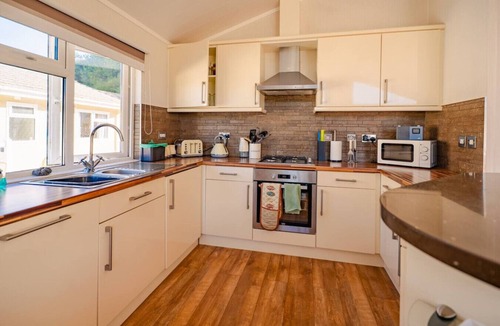 Narberth House | Spacious 6 Bed Woodland Lodge - Near Saundersfoot and Pet Friendly!