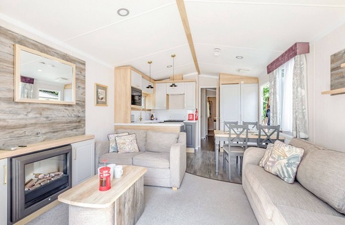 Axminster Apartment | Spacious and luxurious 12ft-wide caravan with one double and two twin bedrooms.