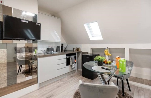 Kensal Green Apartment | Spacious and Modern studio in London
