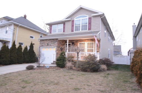 Franklin Square Villa | Spacious and Peaceful 4 Bedroom Home with Mater bath and full basement