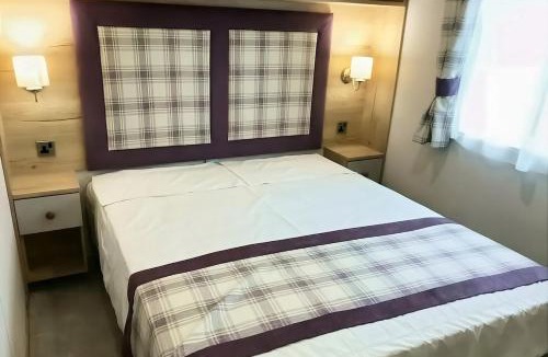 Holworth Apartment | Spacious Caravan - Durdle Door Holiday Park