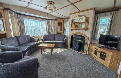 Hunstanton House | Spacious Caravan For Hire In Hunstanton At Manor Park Holiday Park Ref 23047B