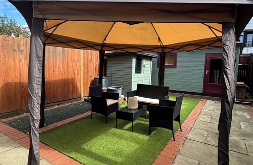 Cantelowes Apartment | Spacious, Charming Family Home w/Big Garden Walk to Kings Cross/Camden