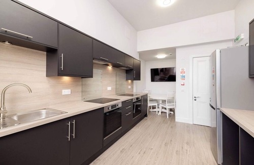 Bruntsfield Apartment | Spacious City-Centre Home with Garden Access
