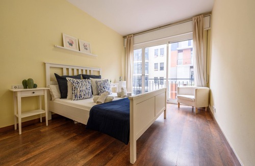 Esquerra de l'Eixample Apartment | Spacious & Design 4Br w/Balcony WIFI + Parking 15m Ramblas Walking Distance