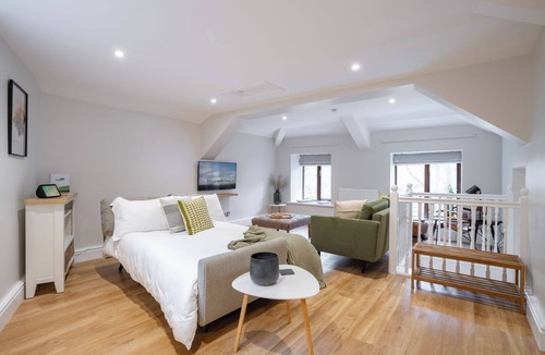 Ambleside House | Spacious Detached property with Waterfall View
